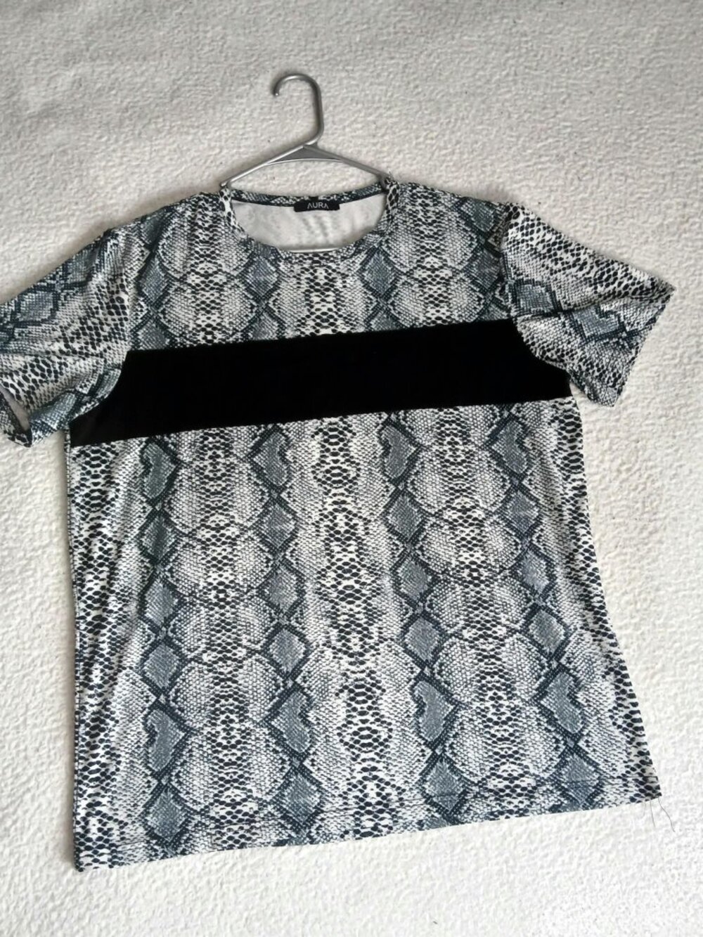 Aura T-Shirt - Snake Print